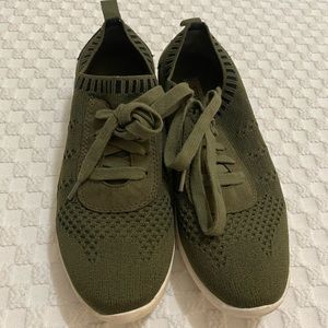 Size 6 Steve Madden slip on sneakers